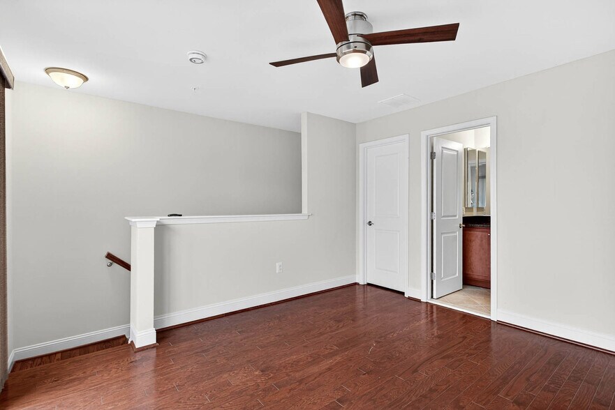 Building Photo - 65 Linden Pl