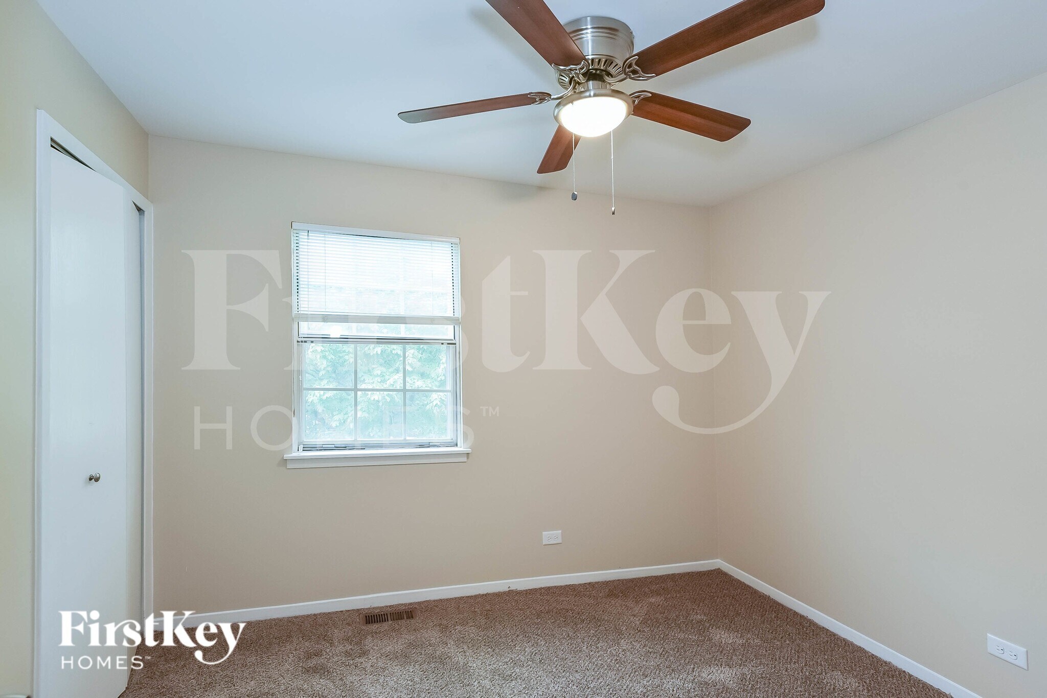 Building Photo - 990 Chelsea Ln