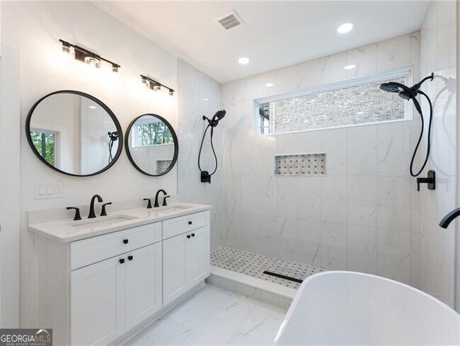 Building Photo - 2438 Shadburn Ferry Dr