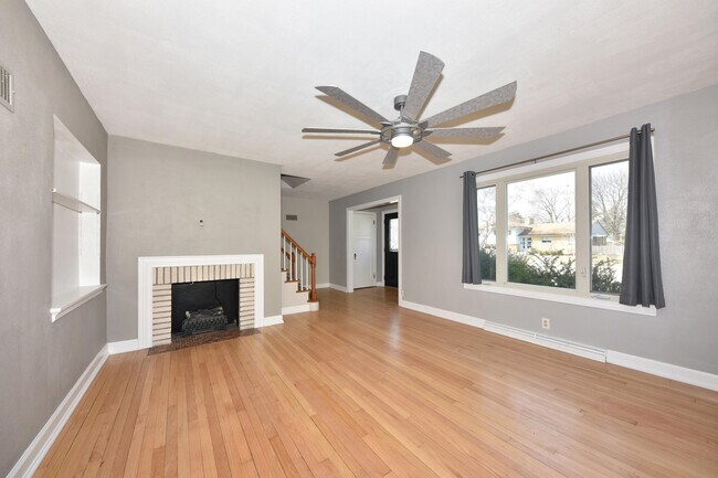 Building Photo - 309 W Washington St