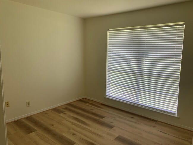 Building Photo - 305 Avenue F