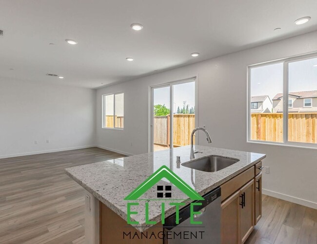 Building Photo - Modern two-story home