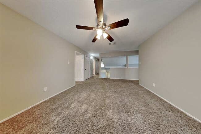 Building Photo - 21606 Crescent Heights St