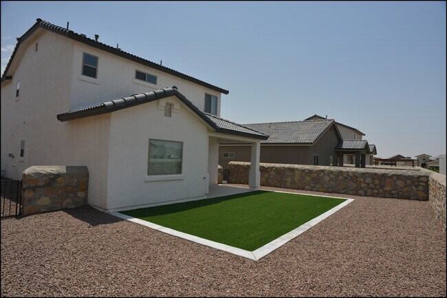 Building Photo - 945 Penrith St