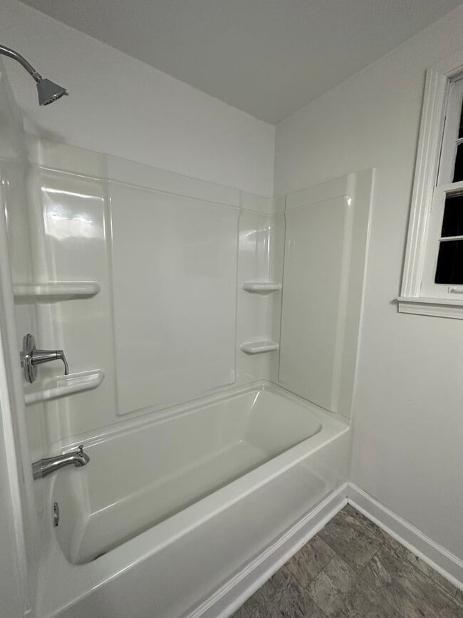 Building Photo - Newly renovated 4 bedroom home for rent!