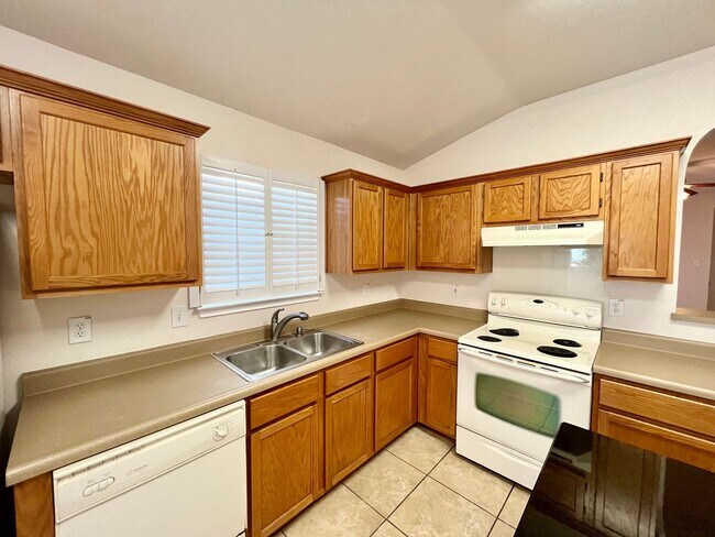 Building Photo - 3-Bedroom Home Near Loop 1604 with Fenced Yard & Two-Car Garage!