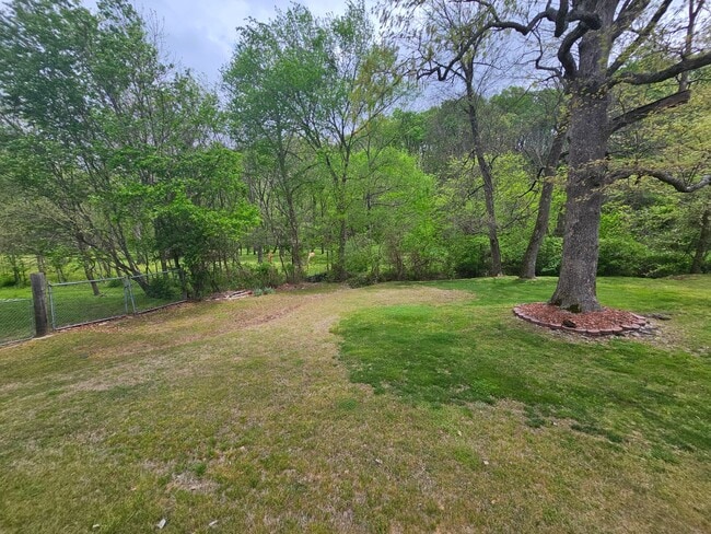 Building Photo - Beautiful Large Home in Johnson