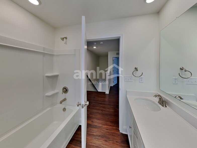 Building Photo - 8038 Minnow Trl