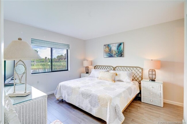 Building Photo - 5553 NE Gulfstream Way