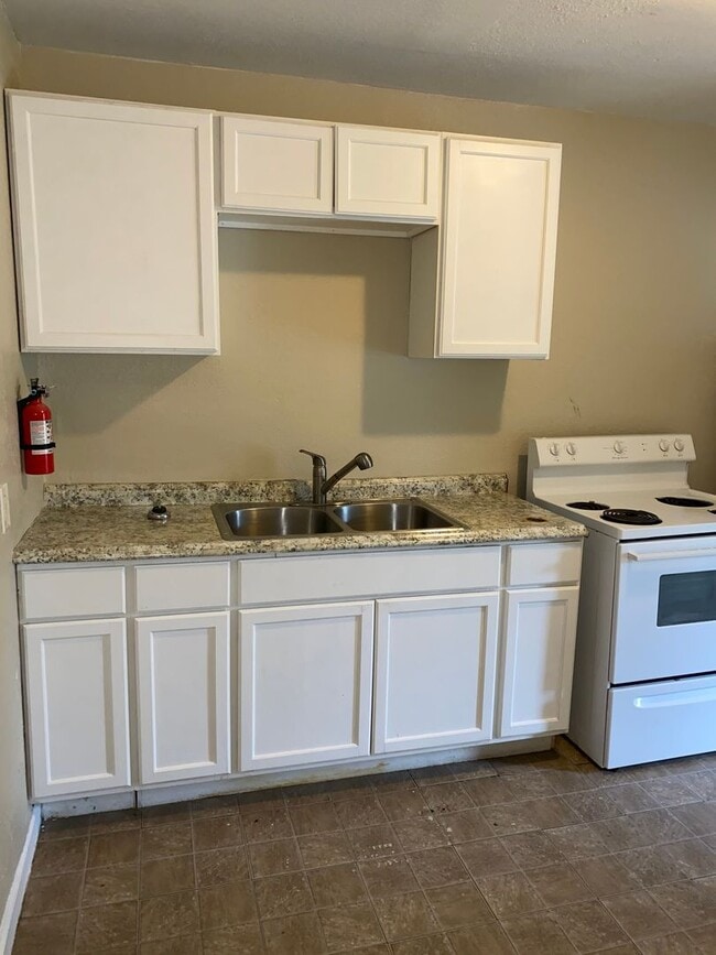Building Photo - $99 move in today! Large 1/1-Pet friendly
