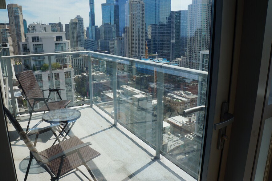 Building Photo - 303 W Ohio St