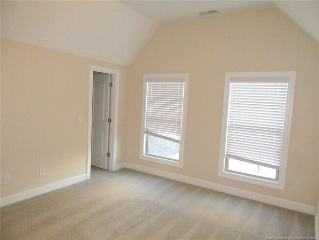 Building Photo - 512 Rossendale Dr