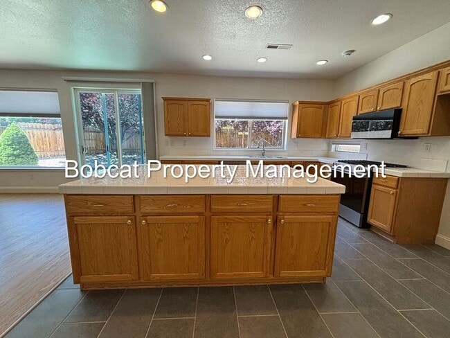 Building Photo - 1240 Flintwood Dr