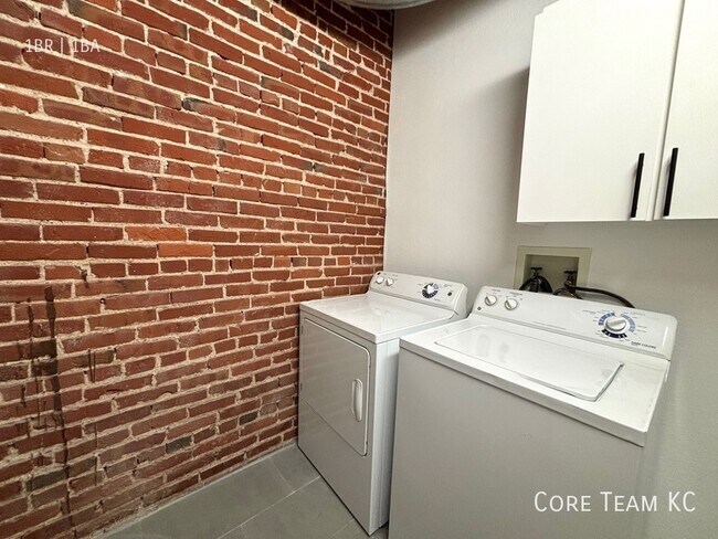 Building Photo - 204 Walnut St