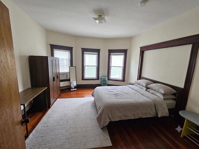 Building Photo - 320 Highland Ave