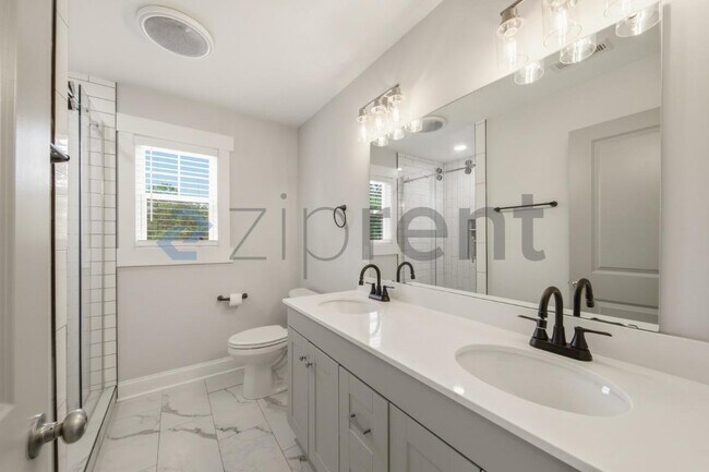 Building Photo - 413A Cecil St