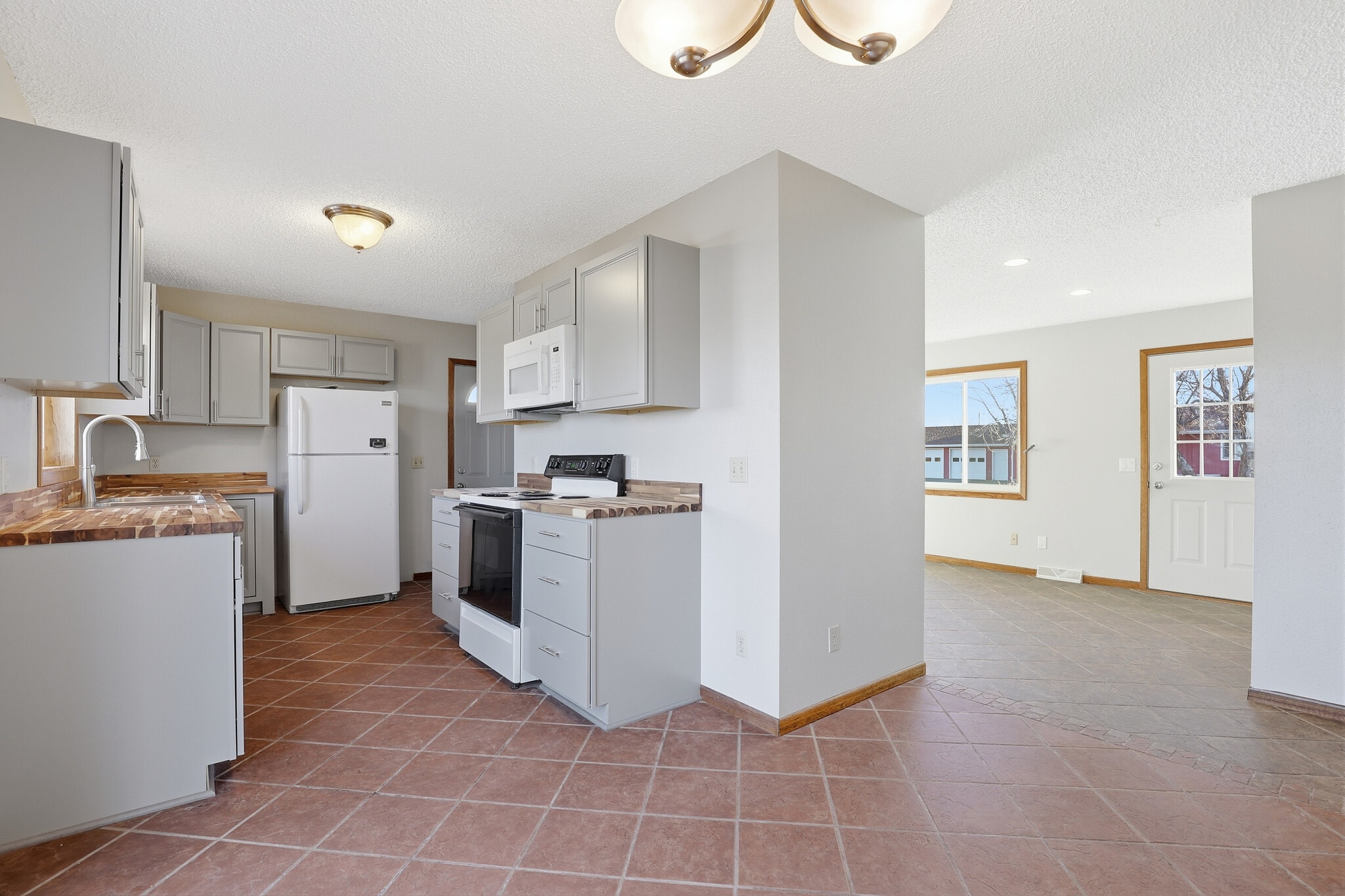 Building Photo - 1731 Sharp Dr