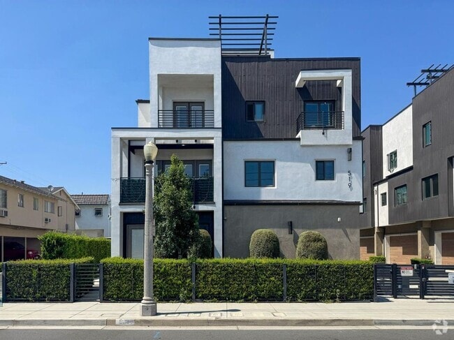 Building Photo - 519 W Newby Ave