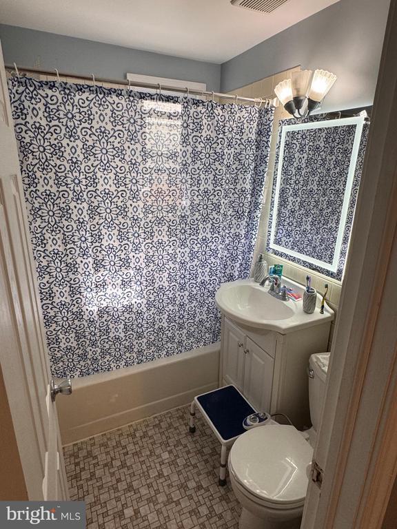 Building Photo - 251 Childs Ave