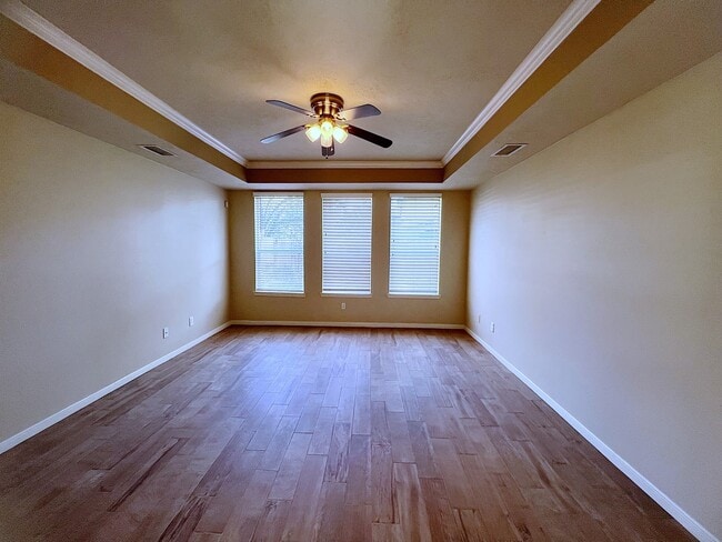 Building Photo - 3331 Double Lake Dr