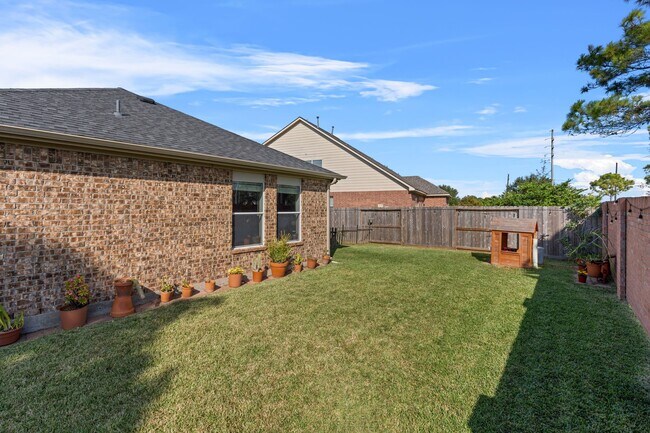 Building Photo - 12304 Shady Brook Dr