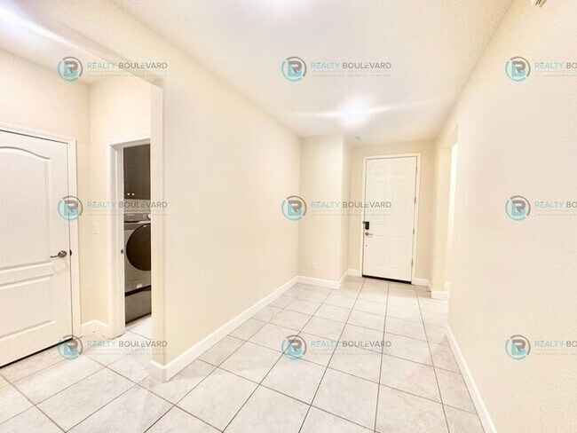 Building Photo - Beautiful 4 Bedroom, 2 Bathroom, 2 car garage, Single Story Home