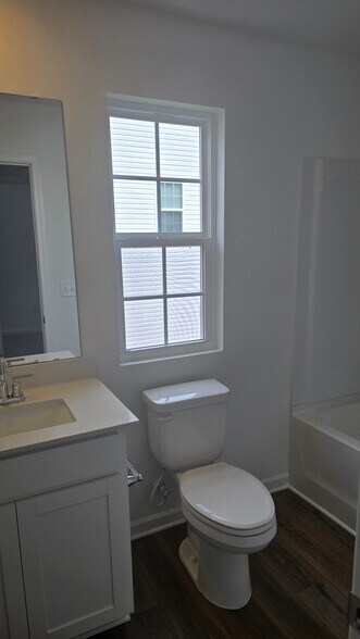 Building Photo - 131 Tango Dr