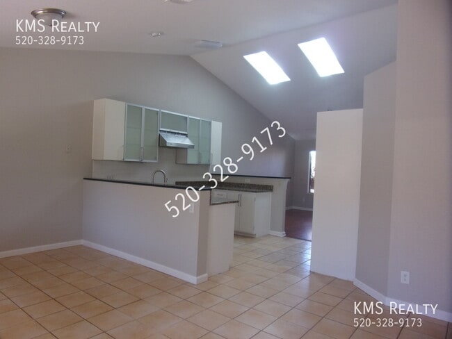 Building Photo - 3 Bedroom 2 Bath- 10048 E Desert Aire Driv...