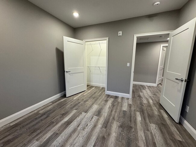 Building Photo - 8 Avon St