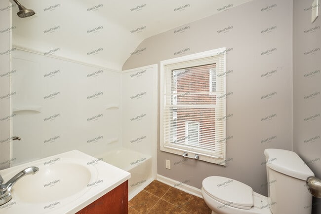 Building Photo - 3531 Woodridge Rd