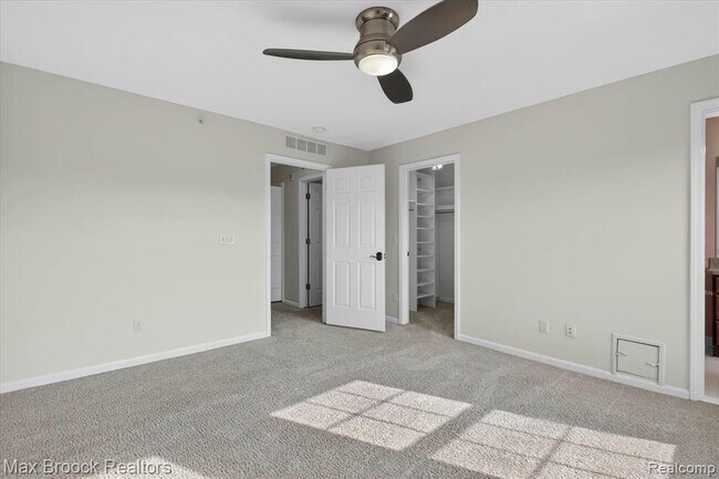 Building Photo - 3255 Camden Dr