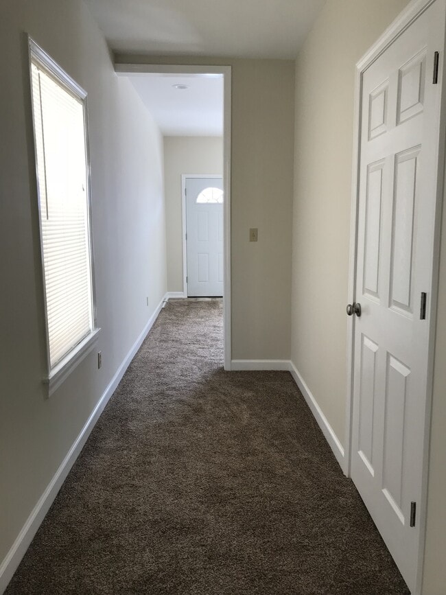 Building Photo - 2 Bed, 1 Bath House - Apply TODAY!!