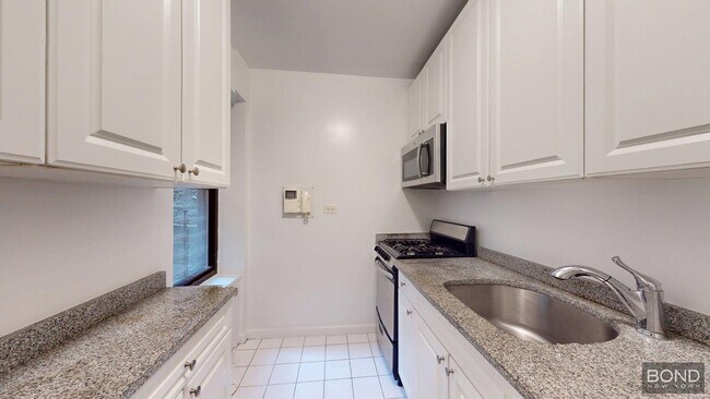 Building Photo - 124 E 24th St