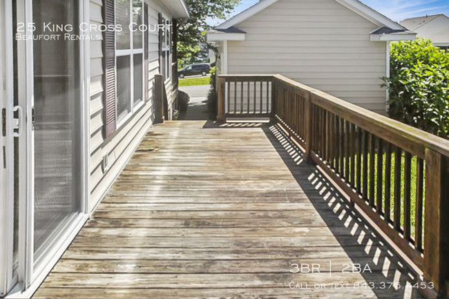 Building Photo - Picket Fences