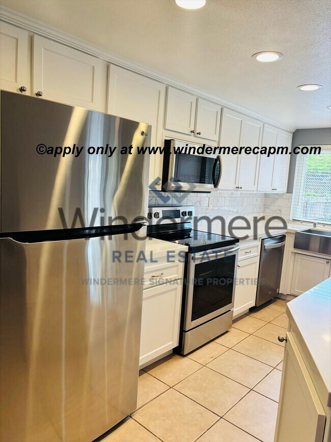 Building Photo - Beautiful 3-Bedroom Home in a Wonderful Fair Oaks Neighborhood!