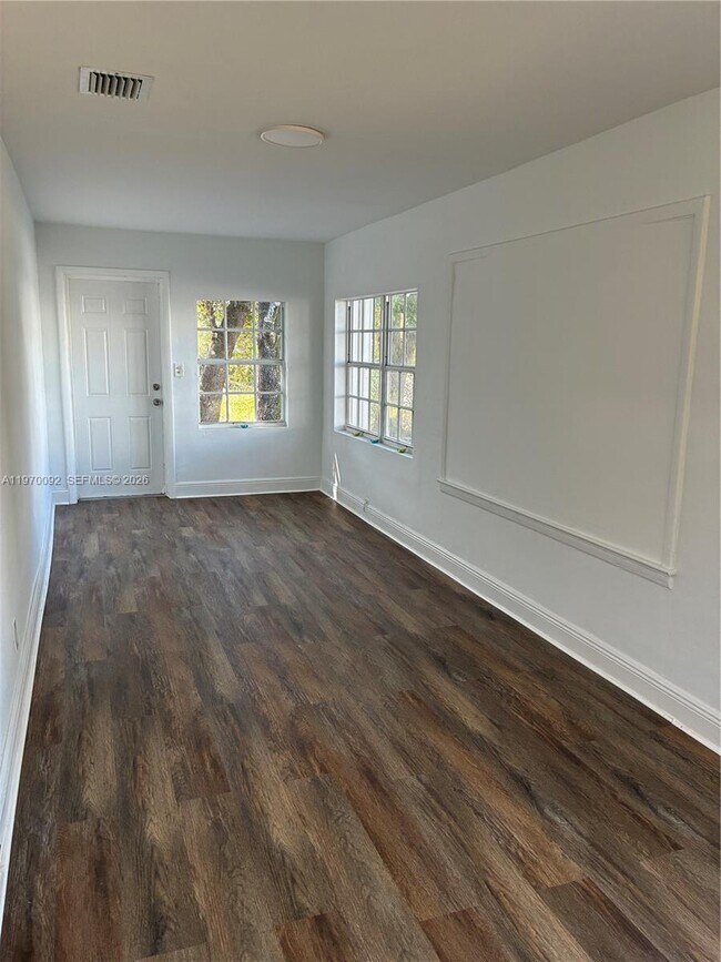 Building Photo - 750 NE 86th St