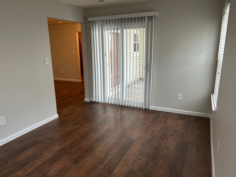 Building Photo - 149 Tulip Ln