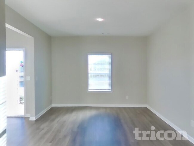 Building Photo - 1300 Deutz Dr