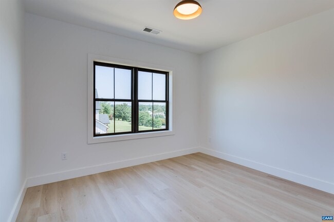 Building Photo - 91 Willow Creek Dr