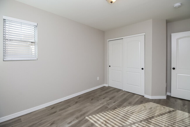 Building Photo - 4178 E Orchid Ln
