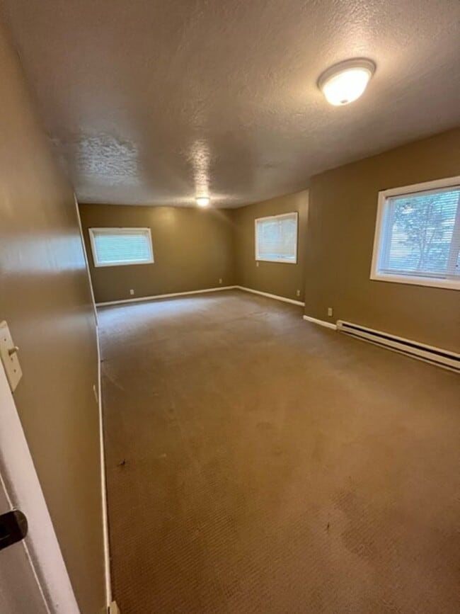 Building Photo - Charming one level 2 bedroom 1 bath house ...