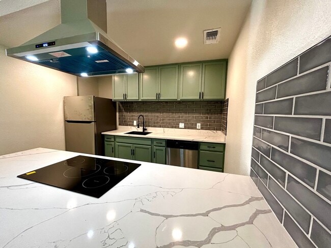 Building Photo - 1005 W MLK #A