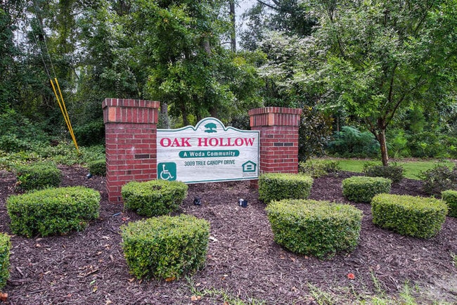 Building Photo - Oak Hollow