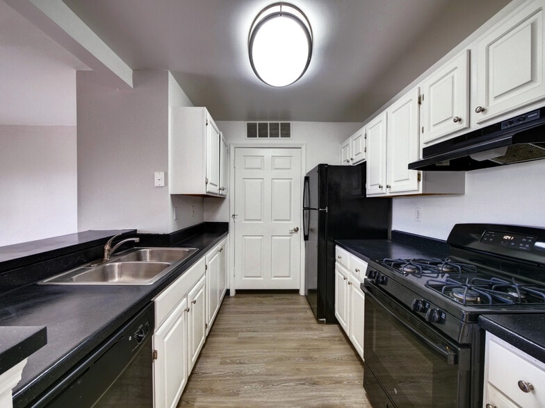 Building Photo - Boulder Pointe Apartments