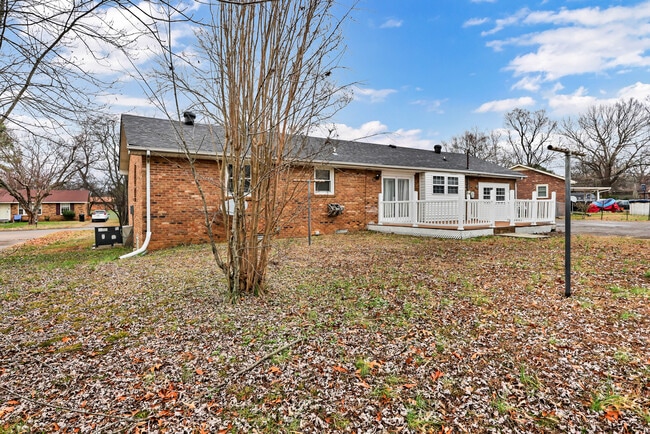 Building Photo - 134 Dave Dr