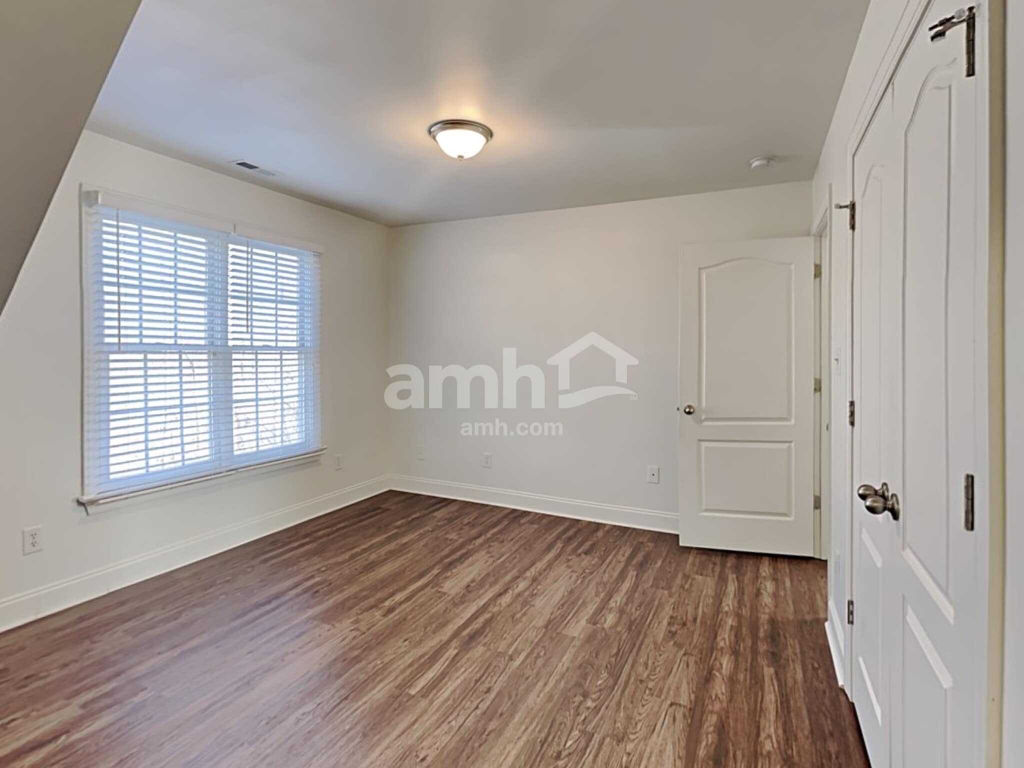 Building Photo - 830 Red Hawk Ct