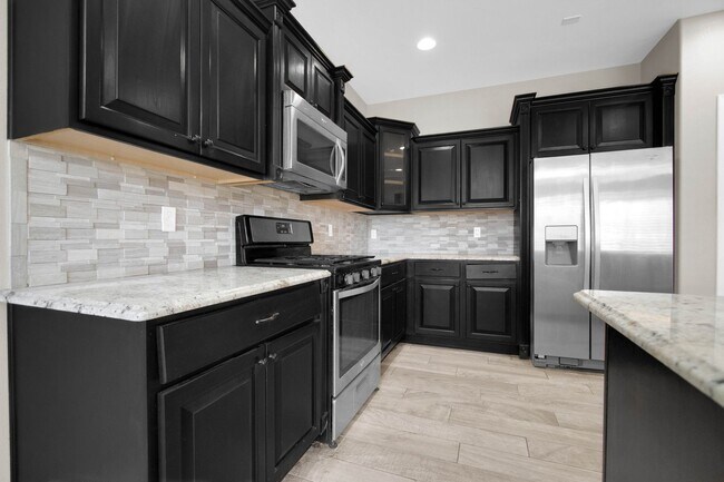 Building Photo - Spacious 4 Bedroom Home for Rent in Sunlan...