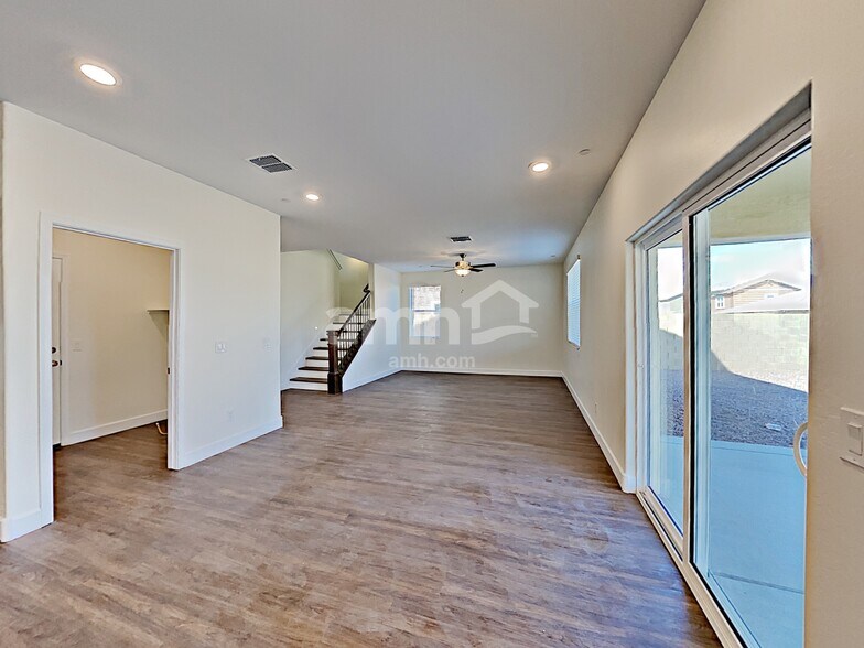 Building Photo - 5938 W Columbine Dr