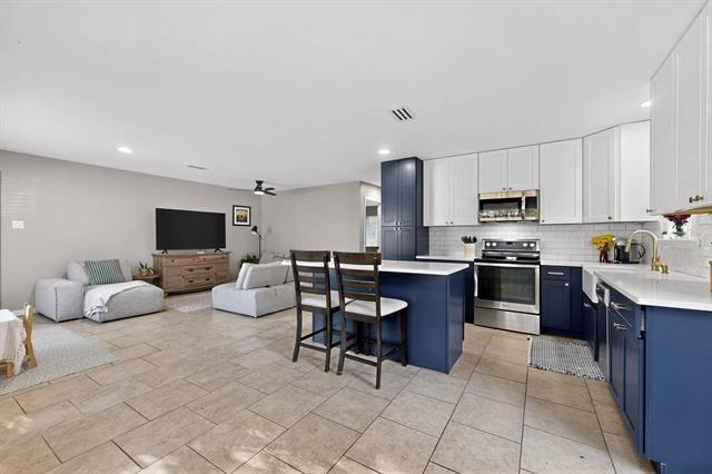 Building Photo - 10018 Olmos Dr