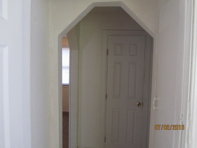 Building Photo - SW OKC Home For Rent - 2-bed 1-bath coming August 20th